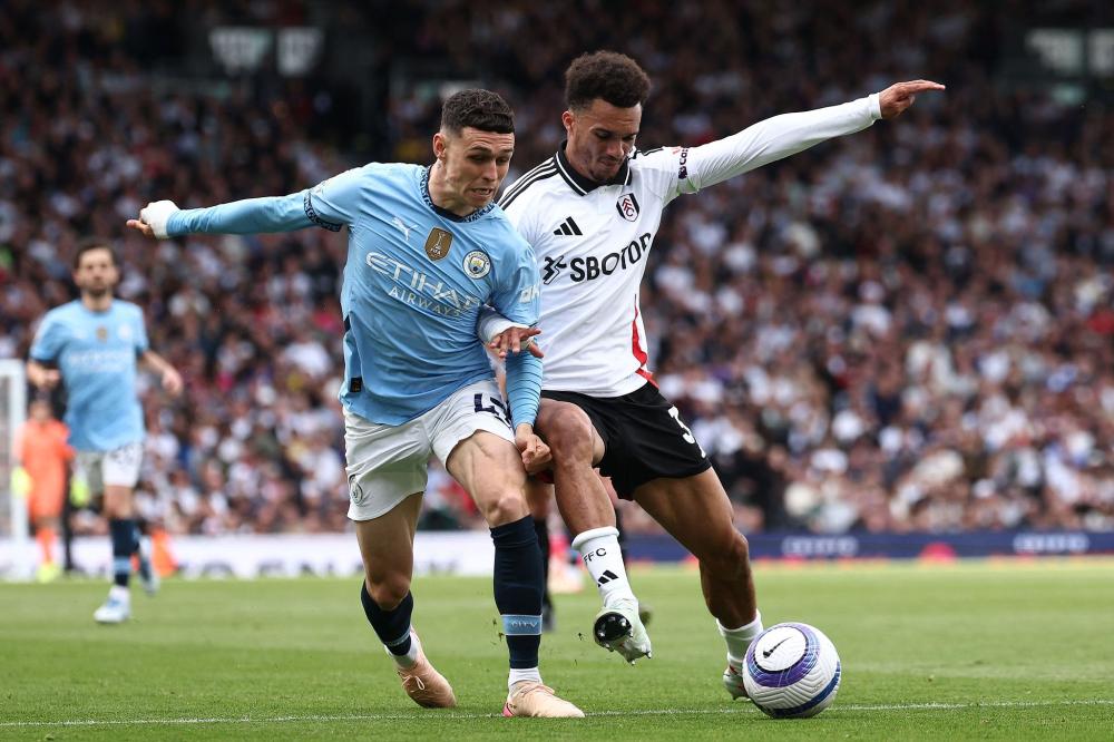 掘金主场有几位小球迷举牌支持威少：拉塞尔拿MVP