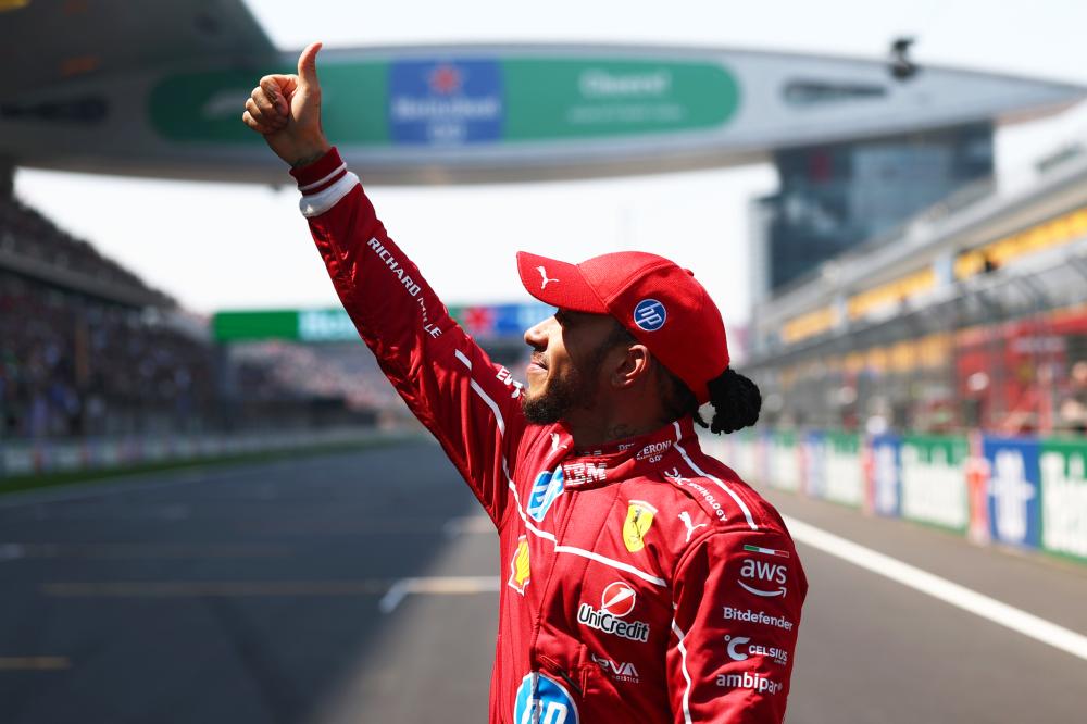 永远的科皇！拜仁在对阵圣保利赛前为科曼补办告别仪式