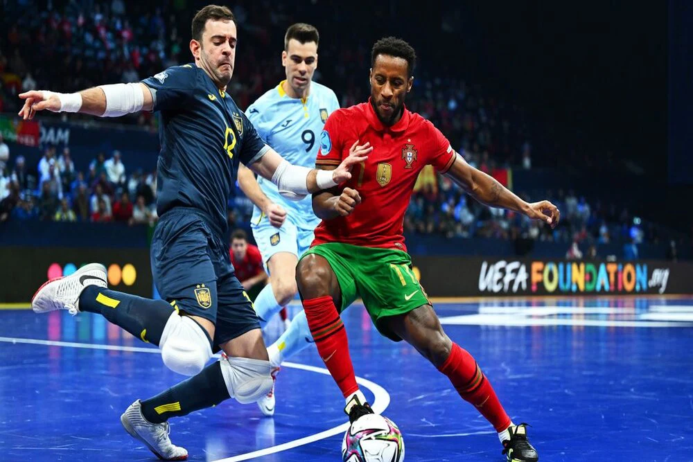 NBA开局第三长纪录！亚当斯前16场每场至少抢3个前场板